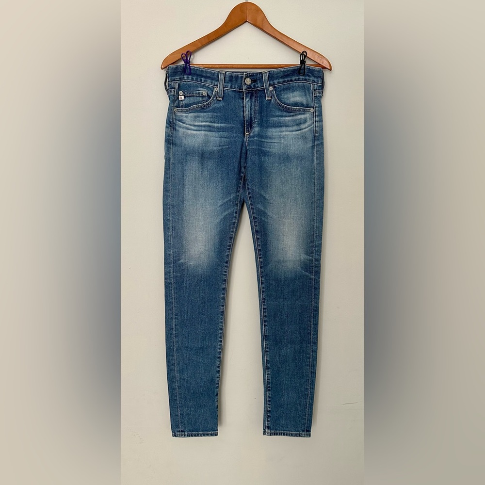 EUC. AG Nikki Relaxed Skinny Jeans. 26R.